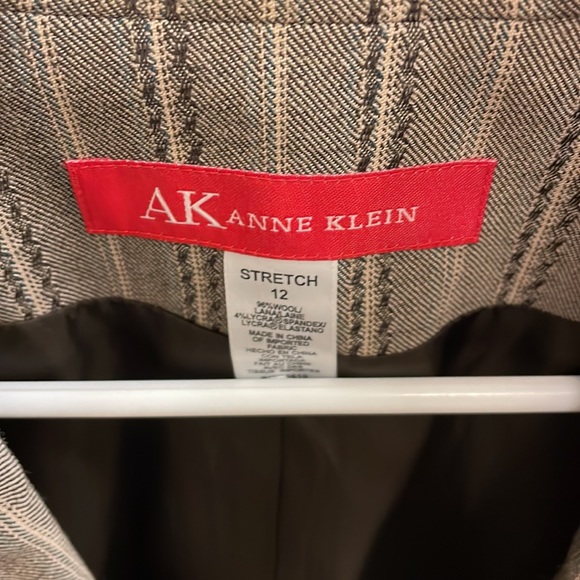Brand new never worn A K Anne Klein stretch size 12 blazer. - Picture 2 of 3
